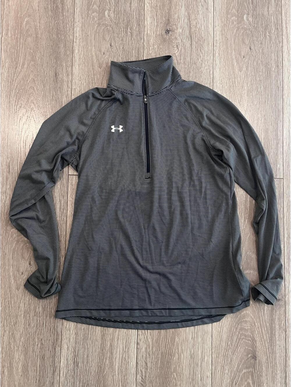 Under Armour Women’s Heat Gear Loose Fit Long Sleeve Shirt - Medium